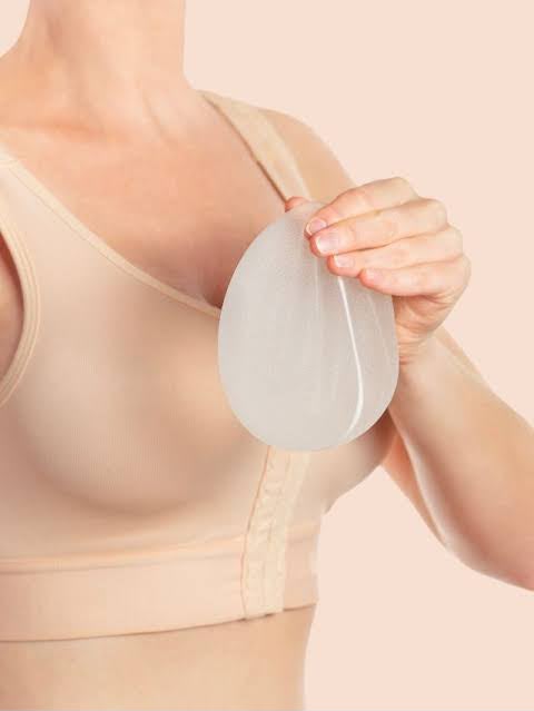 Chirurgie d'augmentation mammaire chez EsteCenter Istanbul