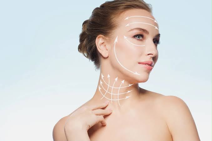Chirurgie de lifting visage et cou (rajeunissement) chez EsteCenter Istanbul